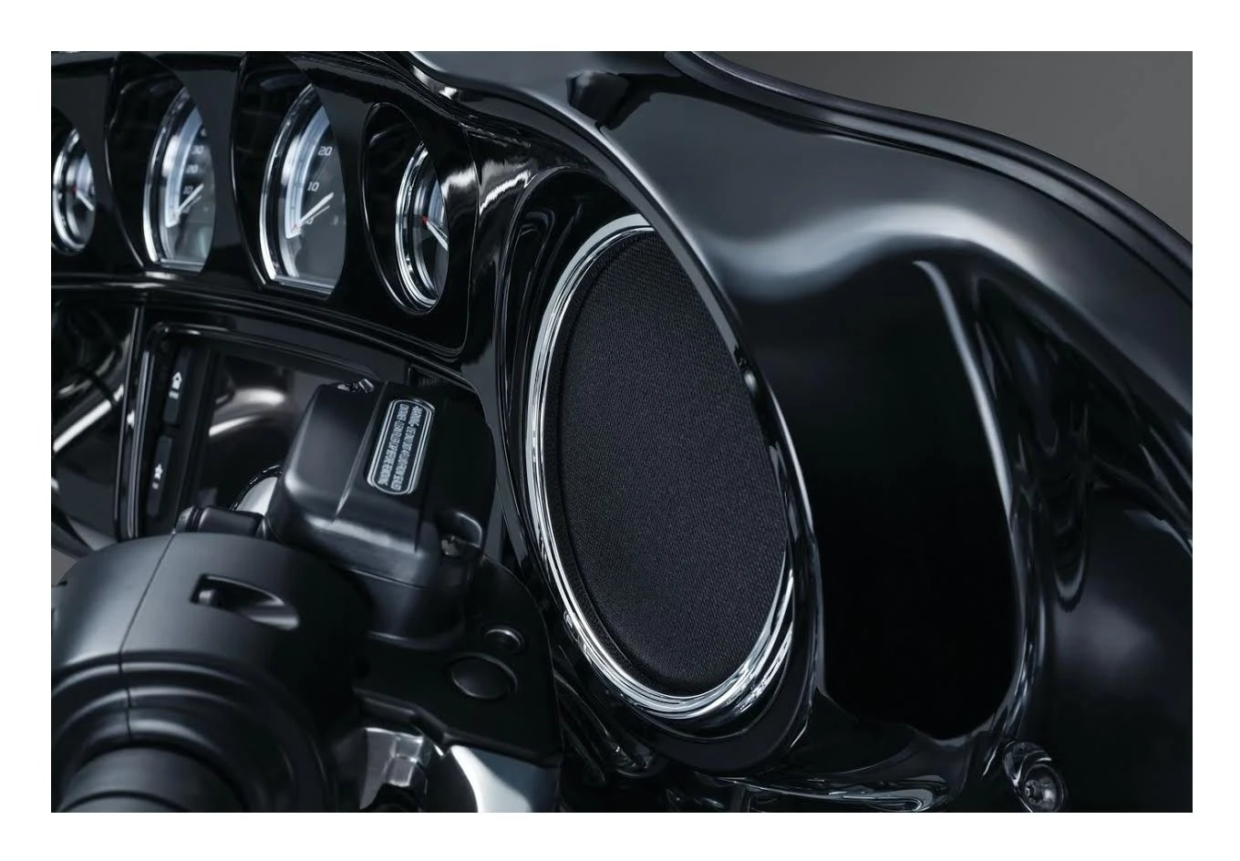 Kuryakyn Corona Front Speaker Grills For Harley Touring 2014-2022 - Image 2