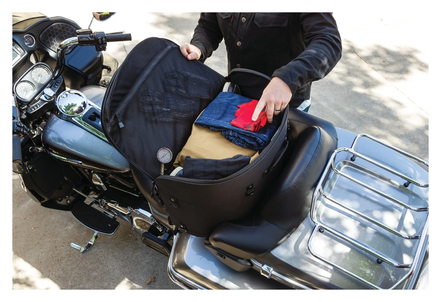 Kuryakyn Momentum Wanderer Touring Seat Bag 7 Kuryakyn Momentum Wanderer Touring Seat Bag - Image 5