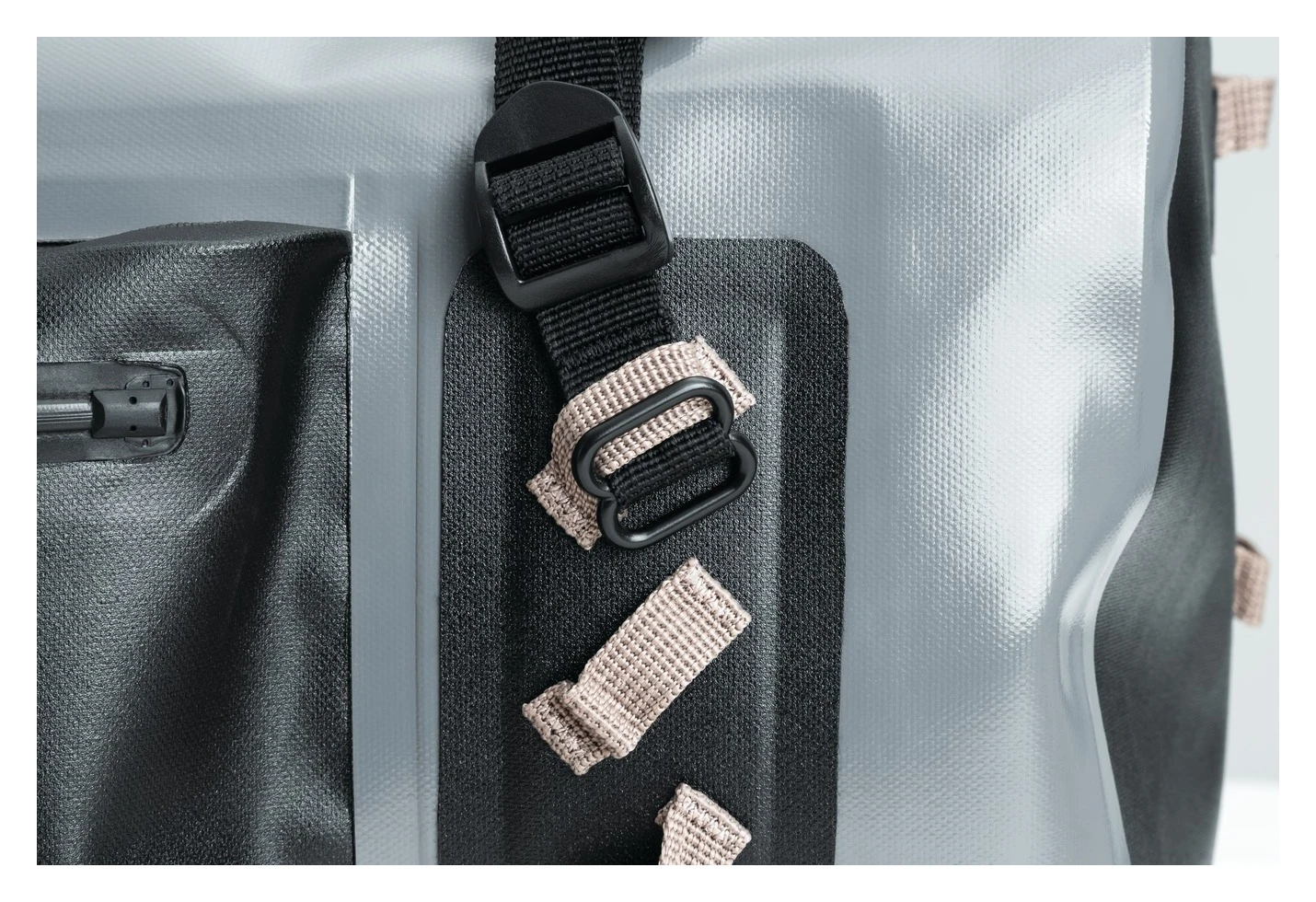 Kuryakyn Torke Dry Tank Bag 6 Kuryakyn Torke Dry Tank Bag - Image 4